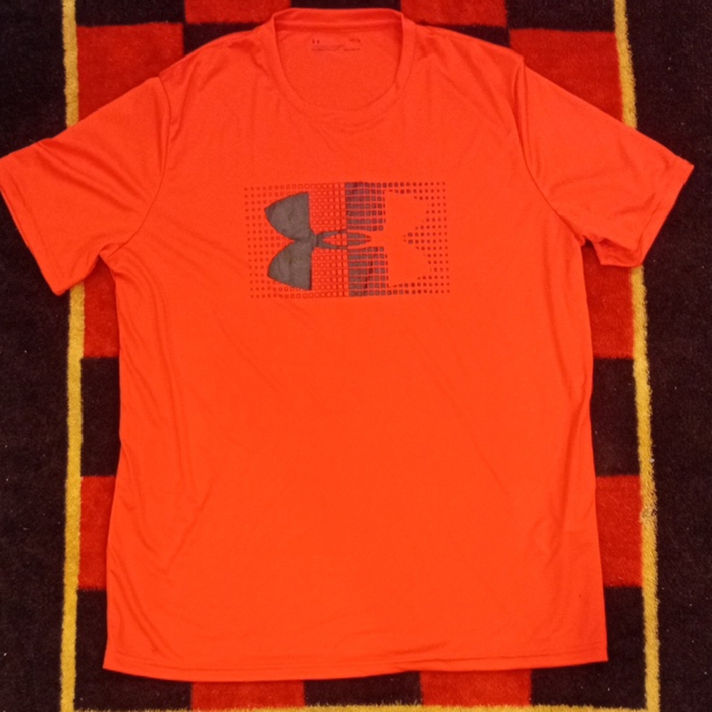 Under Armour Heatgear Shirt (Large)